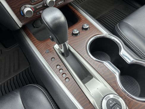 Used 2019 Nissan Pathfinder Platinum image 34