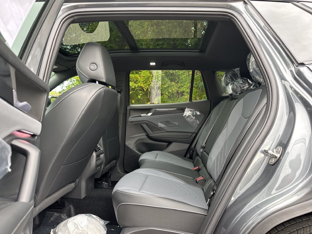 New 2026 Volkswagen Tiguan SE R-Line AWD/4WD image 18