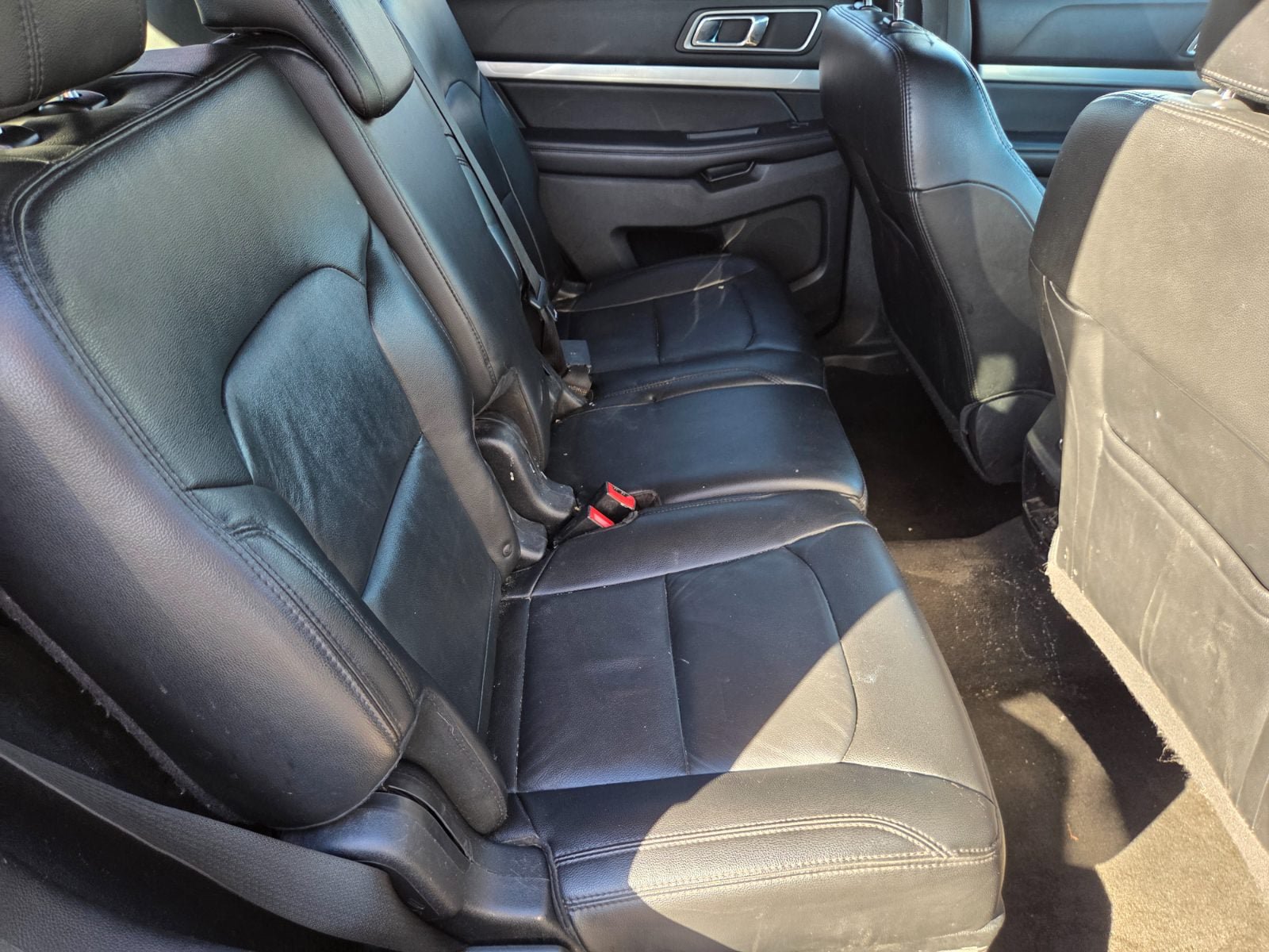 Used 2017 Ford Explorer XLT w/ Equipment Group 202A FWD image 13