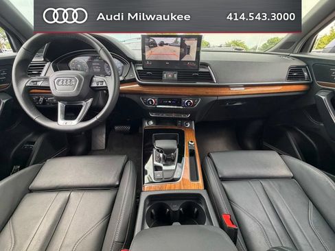 Used 2024 Audi Q5 e Premium Plus w/ Premium Plus Package AWD/4WD image 16