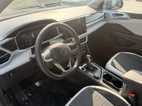 Used 2025 Volkswagen Taos SE w/ Panoramic Sunroof Package AWD/4WD image 7