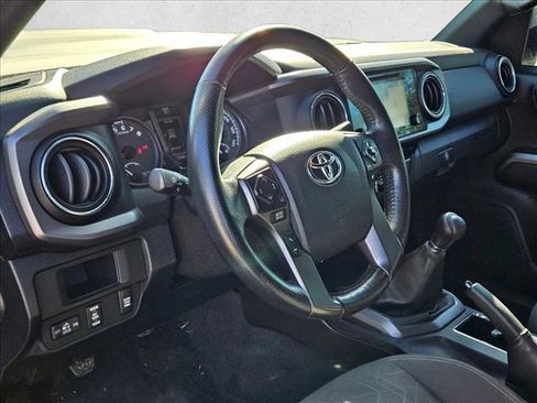 Used 2016 Toyota Tacoma TRD Sport image 10