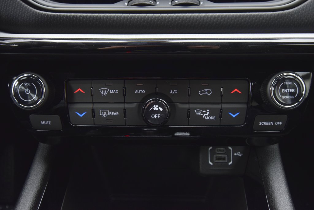 New 2026 Jeep Compass Trailhawk w/ Sun, Sound & Navigation Group AWD/4WD image 21