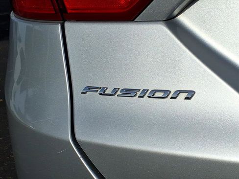 Used 2016 Ford Fusion SE image 11