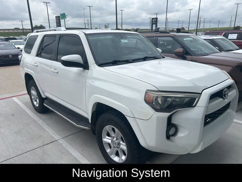 Used 2015 Toyota 4Runner SR5 AWD/4WD image 3