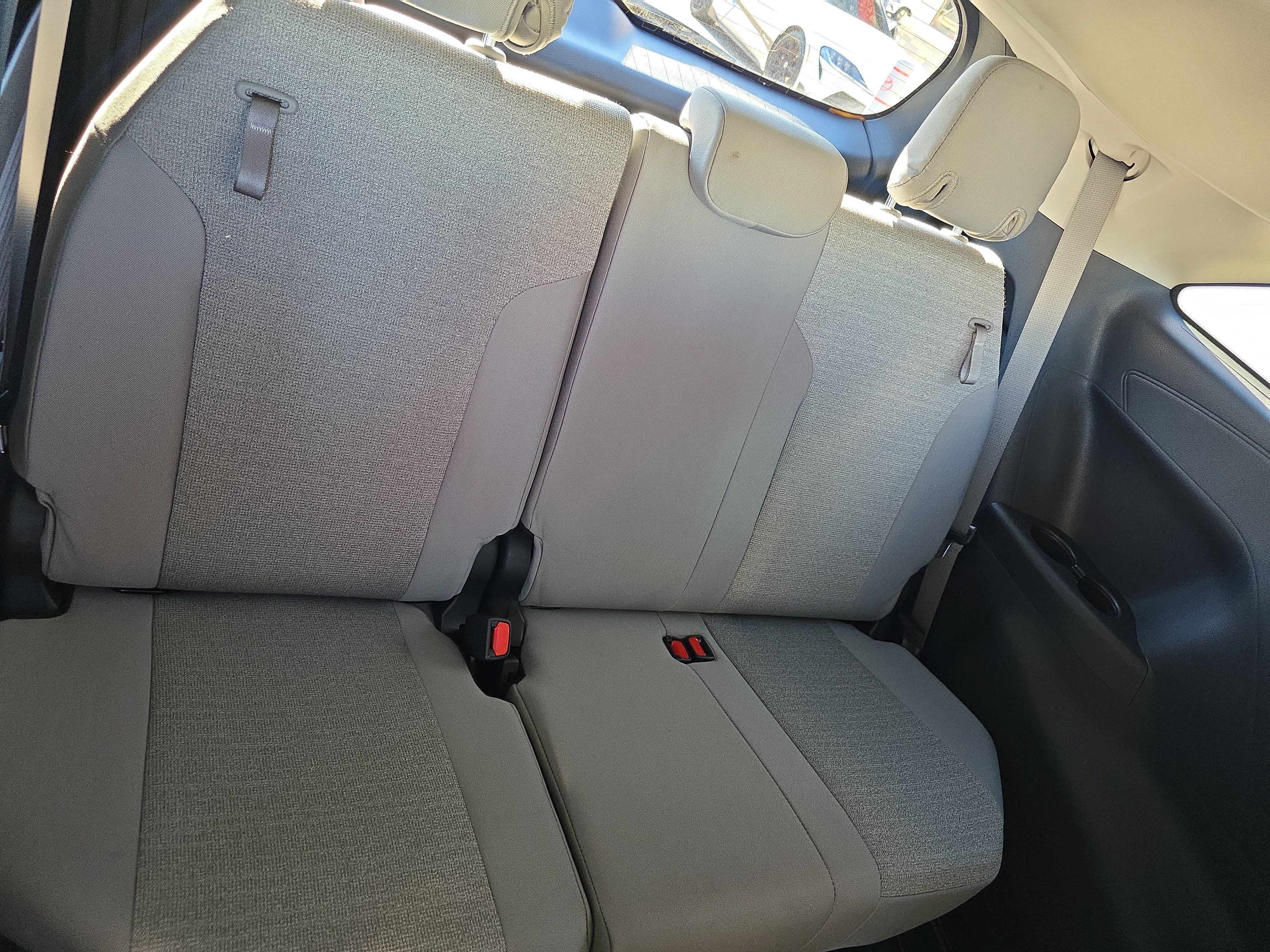 Used 2025 Toyota Sienna LE AWD/4WD image 17