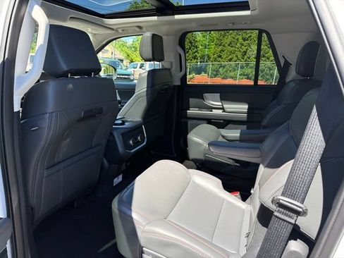 Used 2025 Ford Expedition Active AWD/4WD image 13