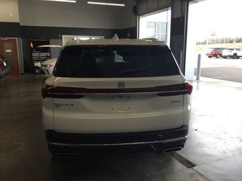 Used 2025 Buick Enclave Preferred image 7
