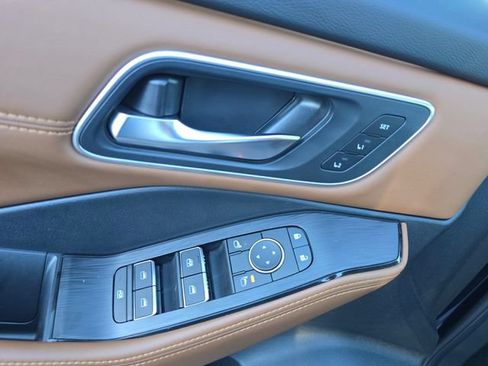 Certified 2025 Nissan Rogue Platinum AWD/4WD image 16