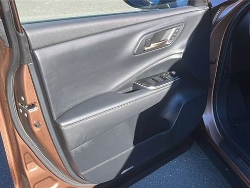 Used 2025 Toyota Crown Signia Limited image 8