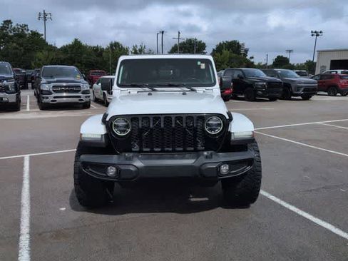 Used 2021 Jeep Gladiator Sport AWD/4WD image 3