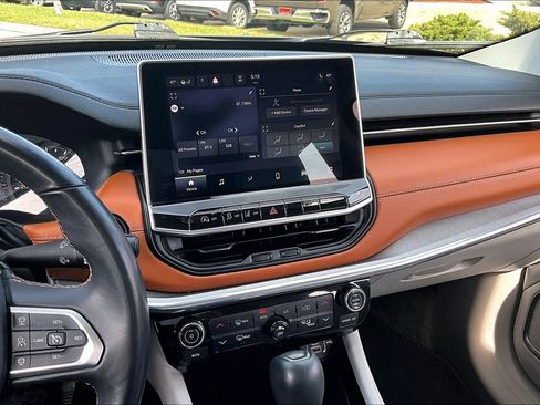 Used 2022 Jeep Compass Limited image 31