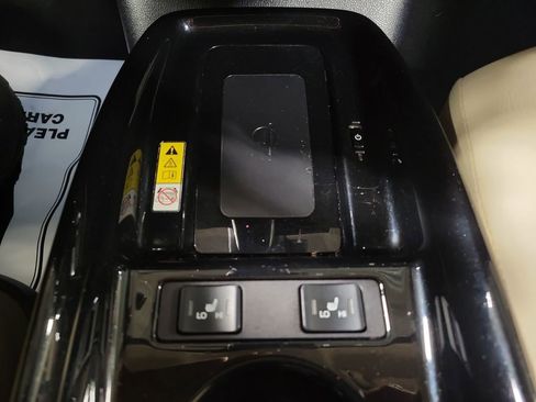 Used 2019 Toyota Prius XLE image 15
