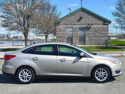 Used 2016 Ford Focus SE image 8