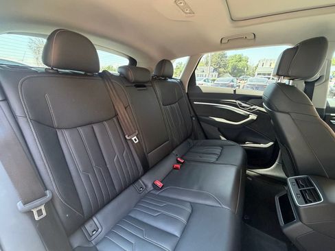 Used 2019 Audi e-tron Prestige w/ Prestige Package AWD/4WD image 33