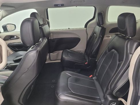 Used 2021 Chrysler Voyager Lxi FWD image 18