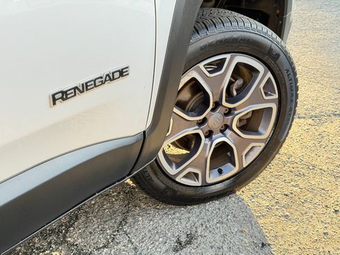 Used 2015 Jeep Renegade Limited image 90