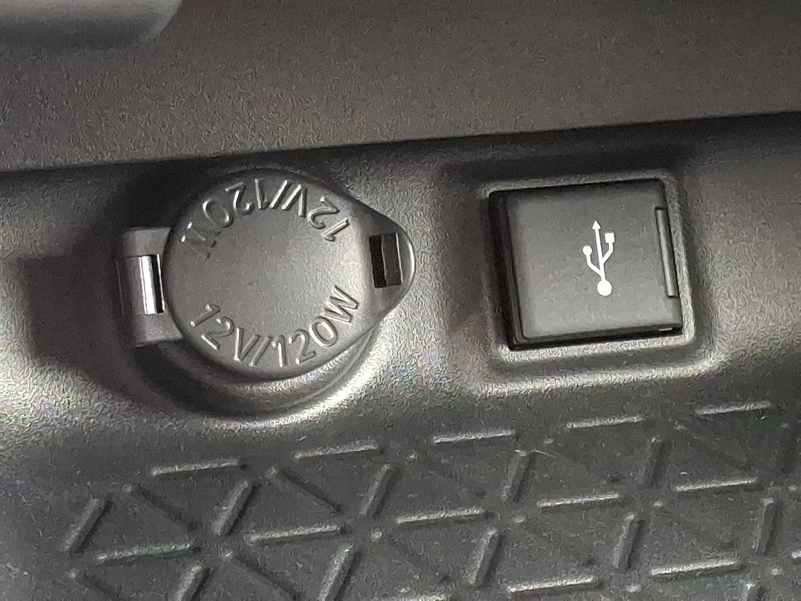 Used 2021 Toyota RAV4 XLE AWD/4WD image 23