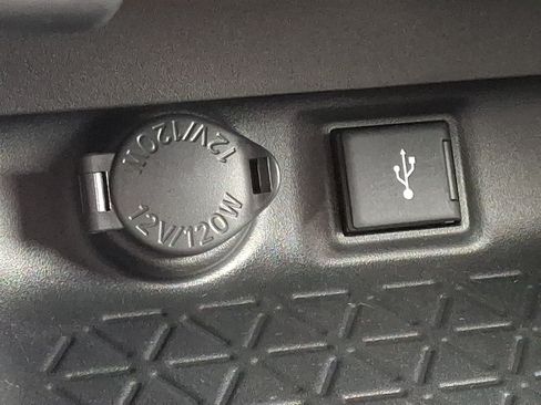 Used 2021 Toyota RAV4 XLE AWD/4WD image 23