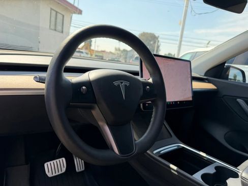 Used 2022 Tesla Model Y Performance image 11