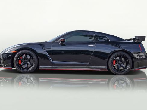 Used 2018 Nissan GT-R NISMO image 11