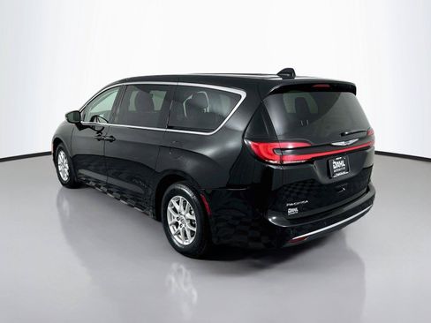 Used 2024 Chrysler Pacifica Touring-L FWD image 10