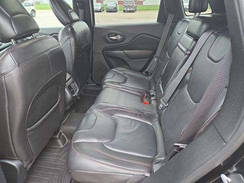 Used 2017 Jeep Cherokee Trailhawk image 25