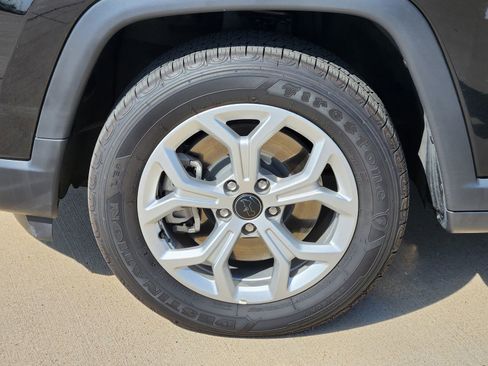 New 2025 Jeep Compass Latitude image 11