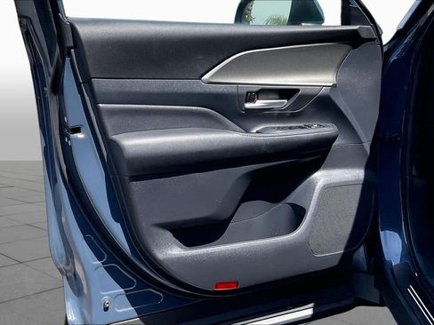 Used 2025 Toyota Grand Highlander AWD image 21
