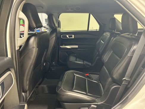 Used 2022 Ford Explorer XLT w/ Equipment Group 202A image 26