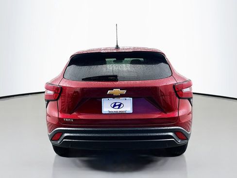 Used 2025 Chevrolet Trax LS w/ LS Convenience Package image 6