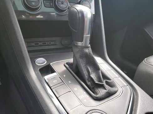 Used 2019 Volkswagen Tiguan SE w/ Panoramic Sunroof Package image 24