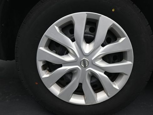 Used 2017 Nissan Rogue S w/ S Appearance Package AWD/4WD image 10