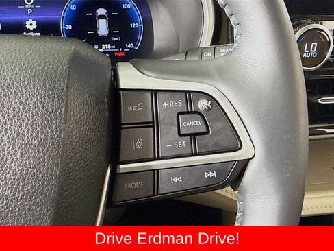 Used 2023 Toyota Highlander Limited FWD image 14