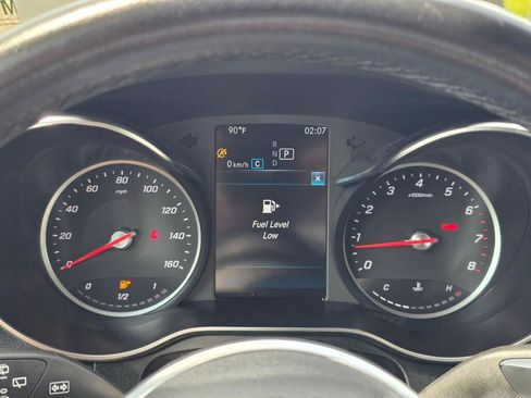 Used 2021 Mercedes-Benz GLC 300 4MATIC image 24