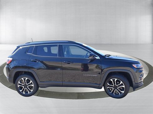 Used 2022 Jeep Compass Limited image 9
