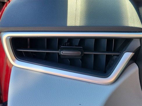 Used 2024 Toyota Corolla SE image 31