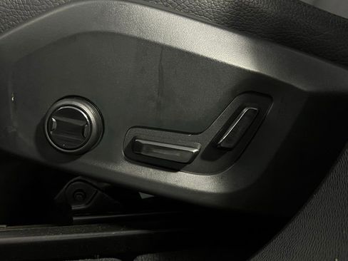 Used 2025 Volvo XC60 B5 Plus image 24