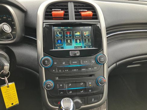 Used 2016 Chevrolet Malibu LT image 19