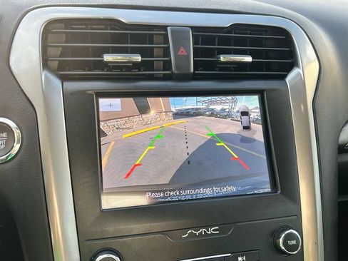 Used 2020 Ford Fusion SE FWD image 19