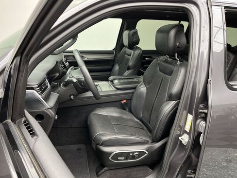 Used 2024 Jeep Wagoneer Series II AWD/4WD image 10