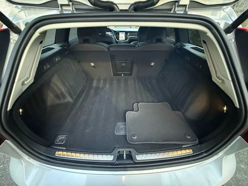 Used 2025 Volvo V60 B5 Cross Country Plus image 24