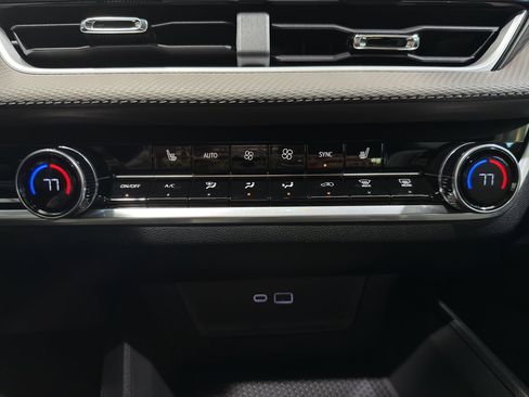 New 2026 Chevrolet Equinox LT w/ Convenience Package II image 22