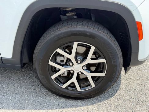 Certified 2025 Jeep Grand Cherokee L Limited AWD/4WD image 16
