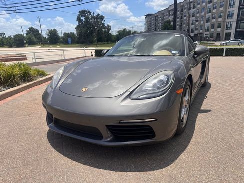 Used 2017 Porsche 718 Boxster RWD image 4