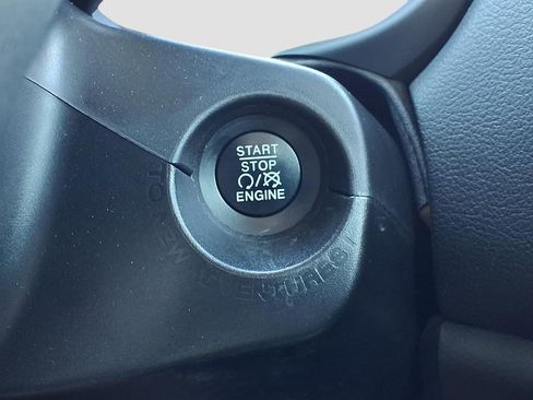 Used 2021 Jeep Renegade Latitude FWD image 12
