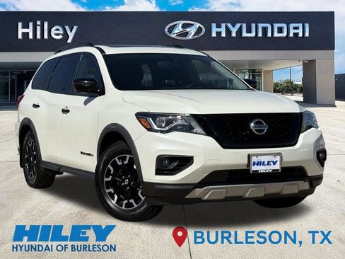 Used 2020 Nissan Pathfinder SL image 2