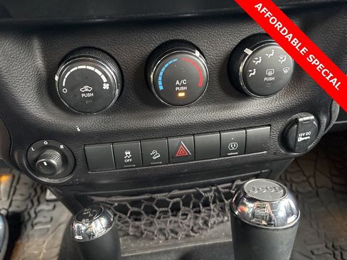 Used 2016 Jeep Wrangler Unlimited Rubicon w/ Connectivity Group image 20