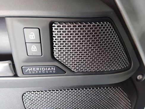 Used 2022 Land Rover Defender 110 X image 32