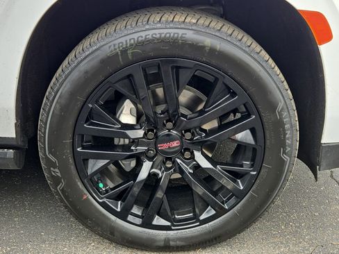 Used 2022 GMC Yukon Denali AWD/4WD image 5